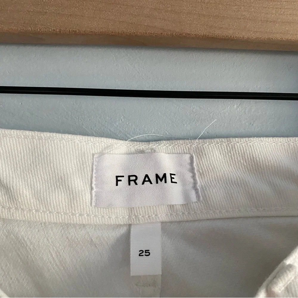 Frame Denim Le Simone Shorts in Rumpled Blanc Grind - Picture 10 of 12